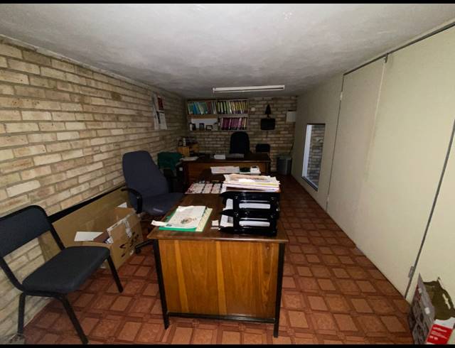 300.80M² BUSINESS CENTRE FOR SALE IN RUSTENBURG CENTRAL